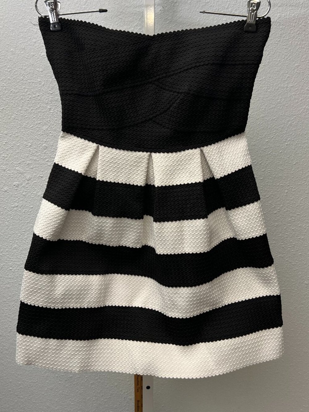 Love on a Hanger Strapless Black & White Striped Mini Dress SZ Medium